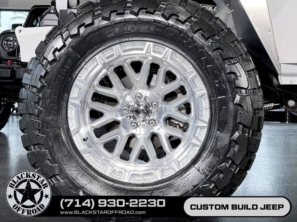 Used 2025 Jeep Wrangler Unlimited Rubicon AWD/4WD image 31