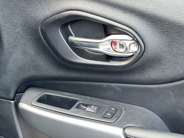 Used 2018 Jeep Cherokee Overland w/ Technology Group image 34