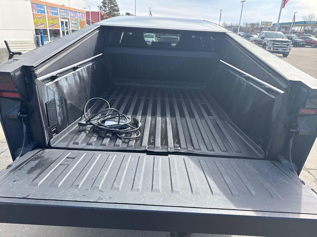 Used 2025 Tesla Cybertruck AWD Crew Cab image 19