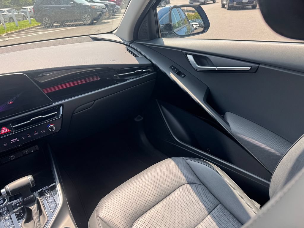 Used 2023 Kia Niro SX Touring FWD image 15