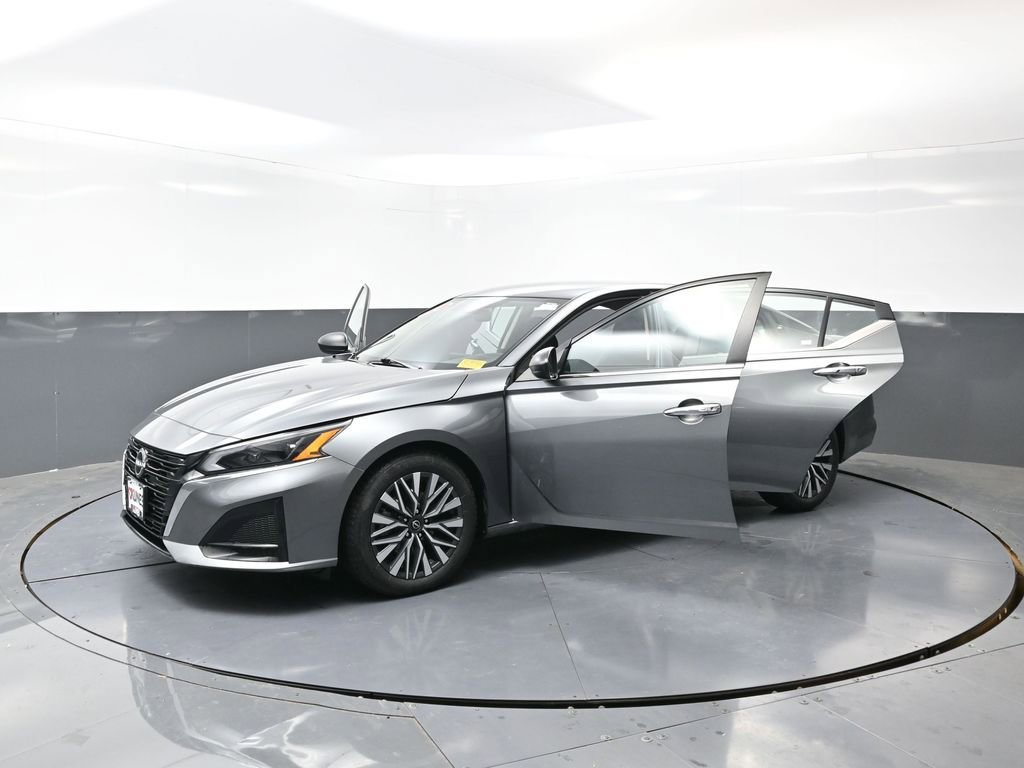 Used 2024 Nissan Altima 2.5 SV image 55