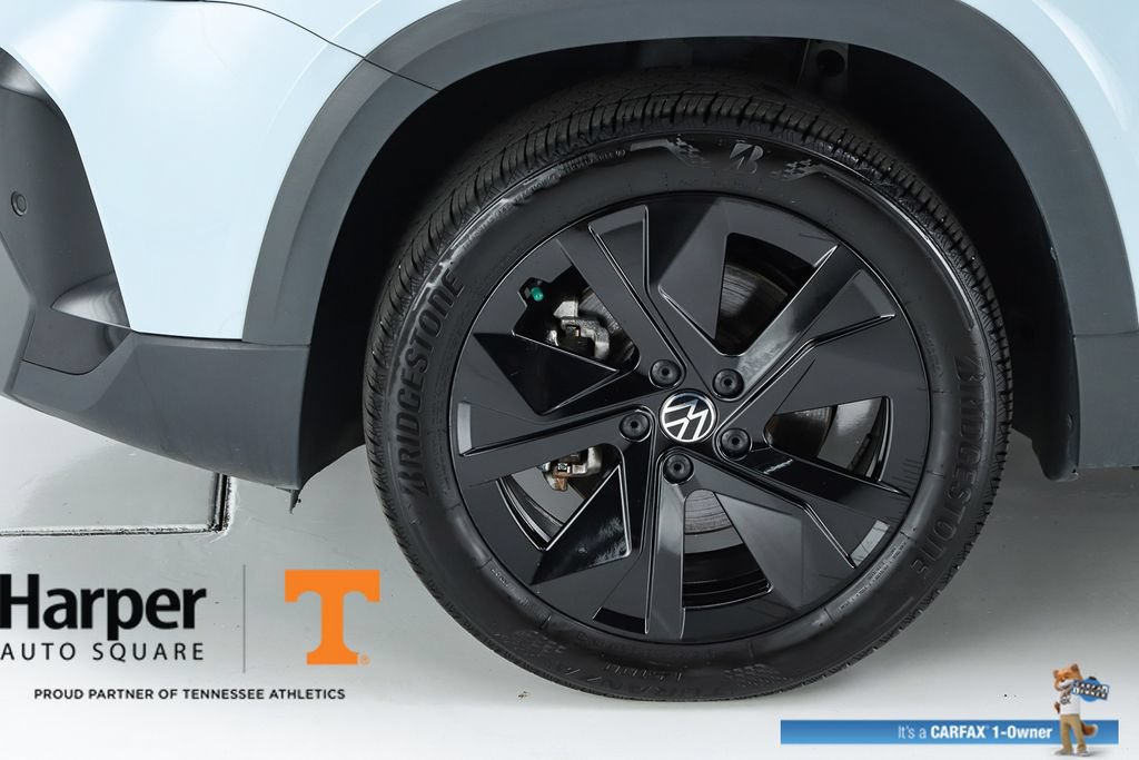 Used 2025 Volkswagen Taos SE FWD image 42