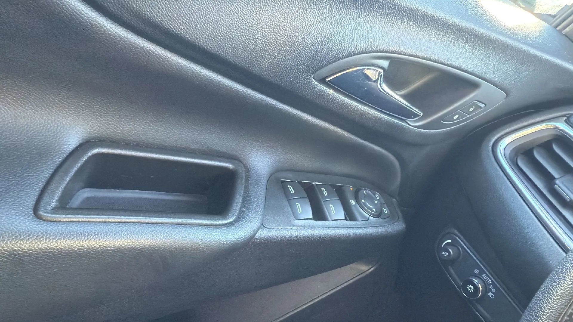 Used 2023 Chevrolet Equinox LT w/ LPO, Floor Liner Package image 22