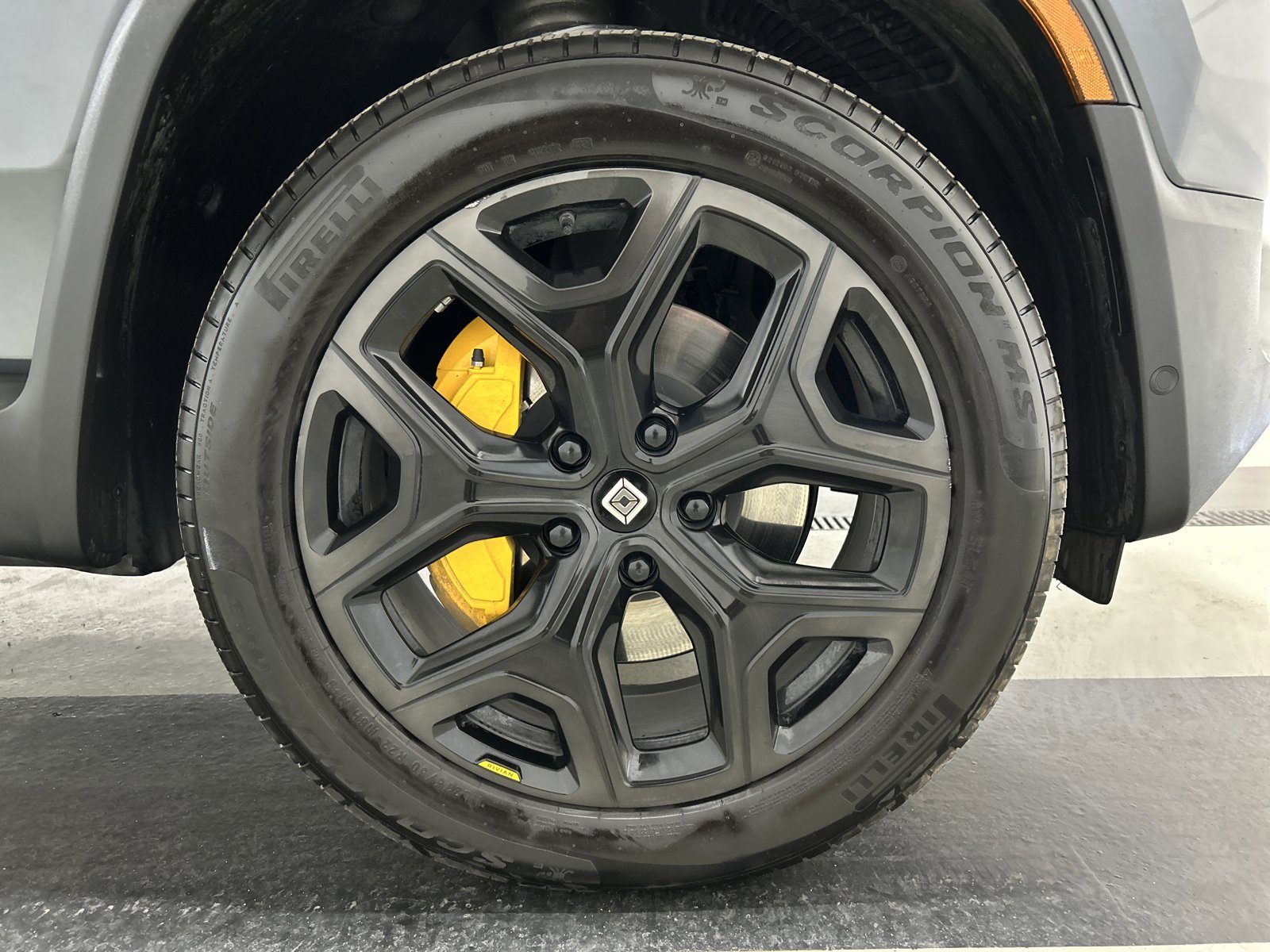 Used 2025 Rivian R1T Premium AWD/4WD image 11