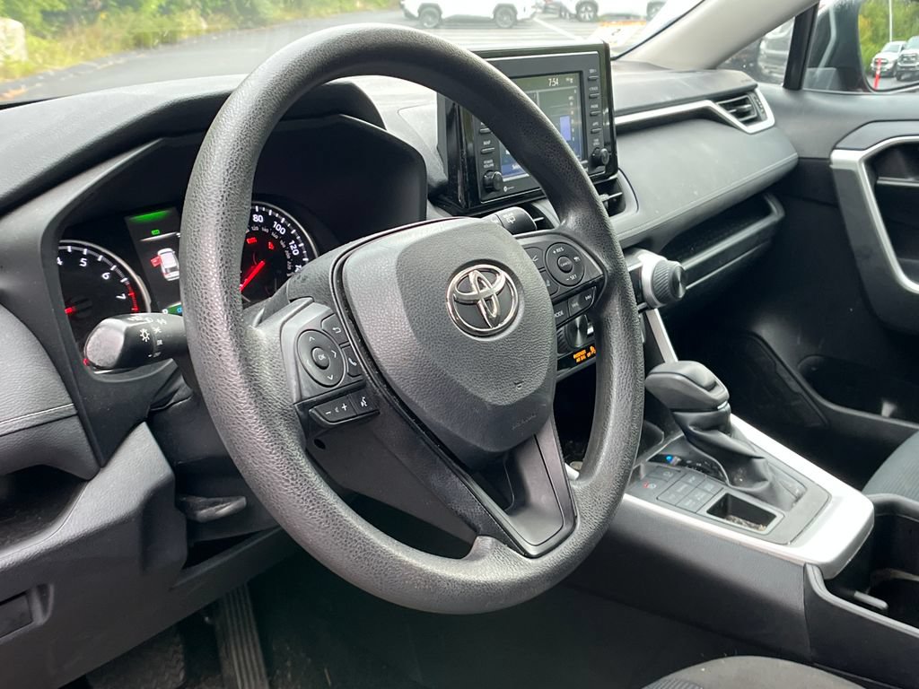 Used 2022 Toyota RAV4 LE AWD/4WD image 9
