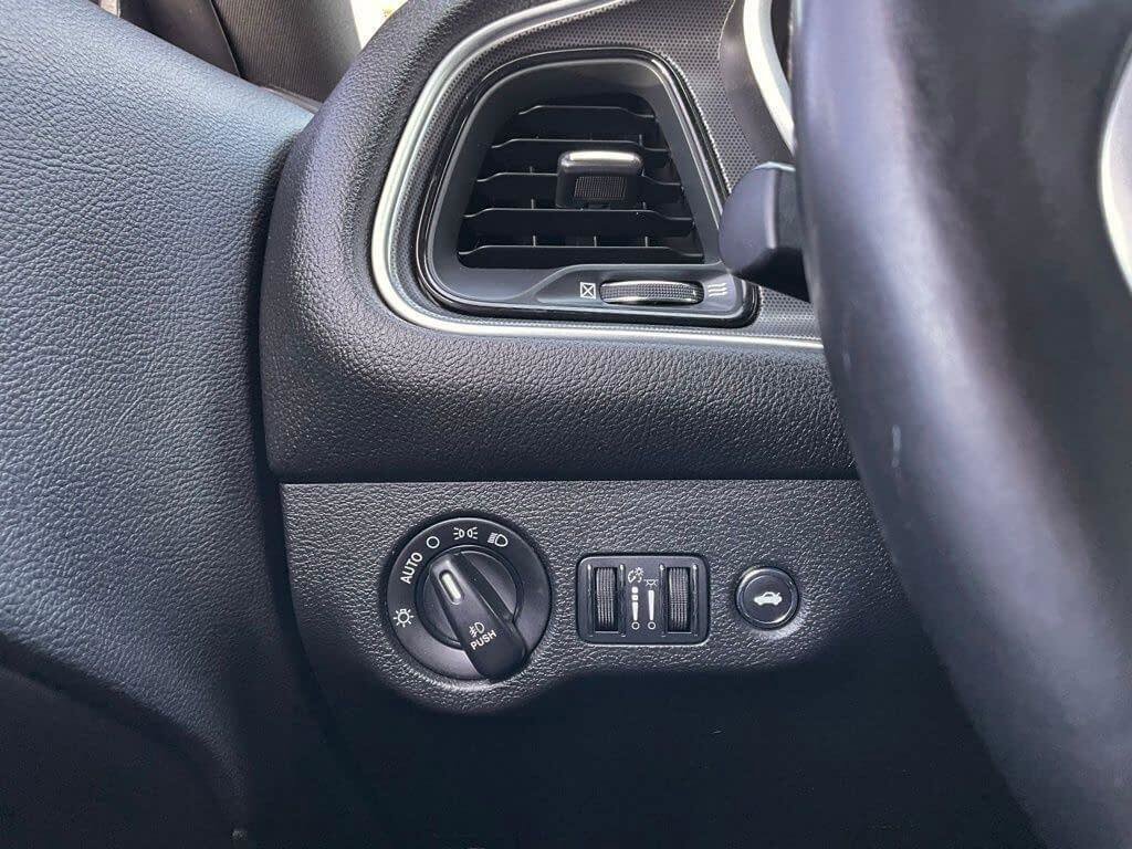 Used 2015 Dodge Challenger SXT Plus image 21