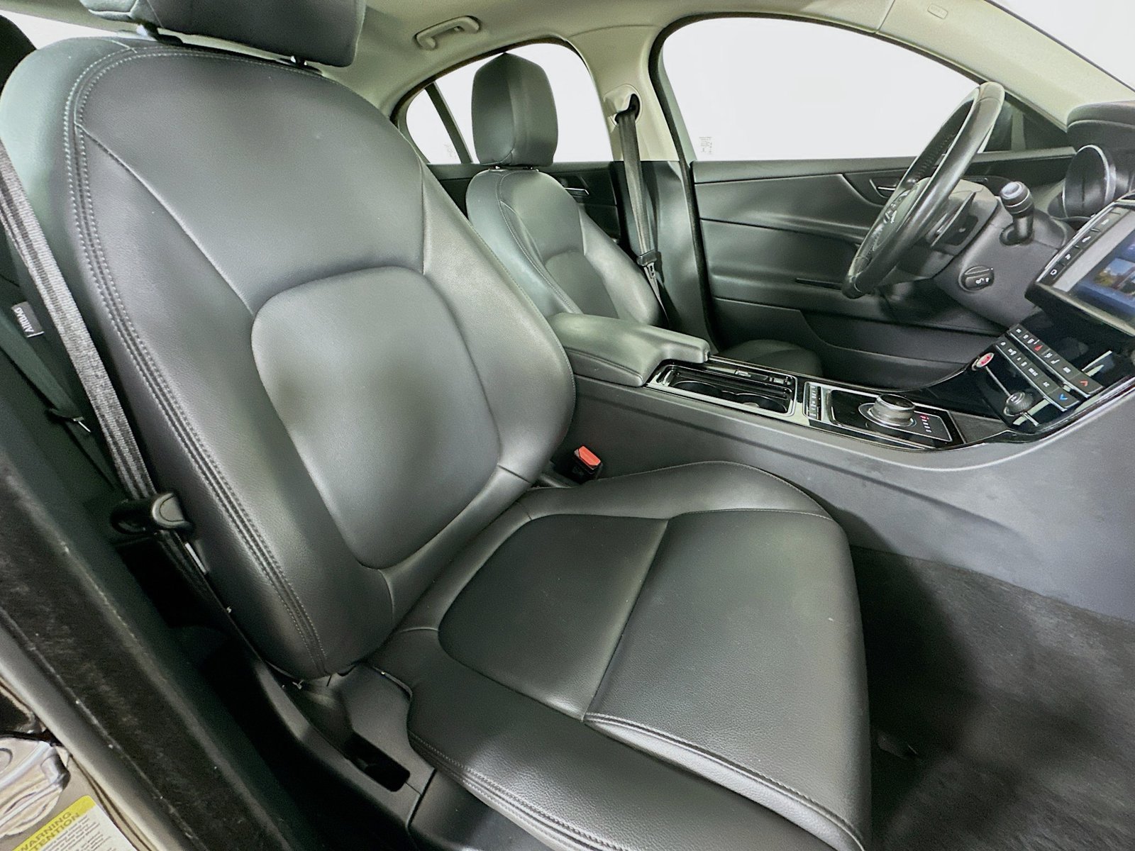Used 2018 Jaguar XE Premium AWD/4WD image 43