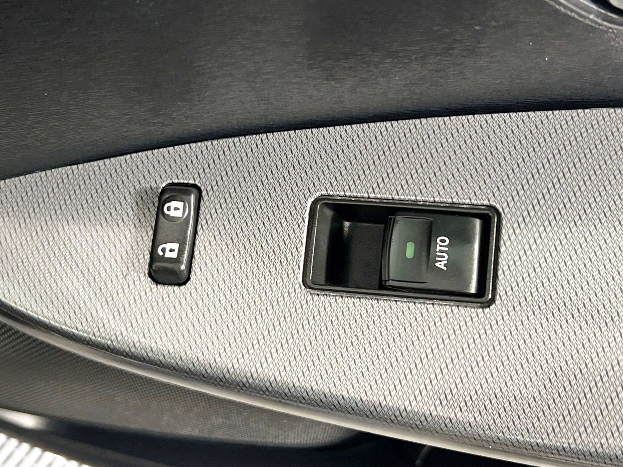 Used 2015 Toyota Venza XLE FWD image 32