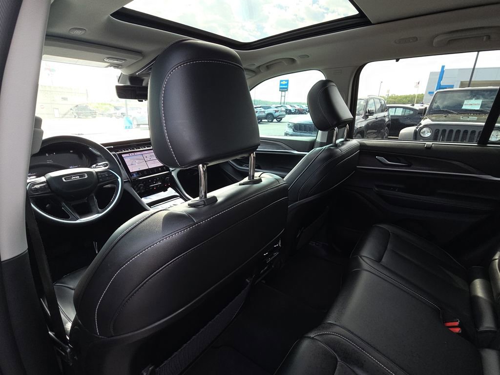 Used 2024 Jeep Grand Cherokee Limited w/ Luxury Tech Group II image 28