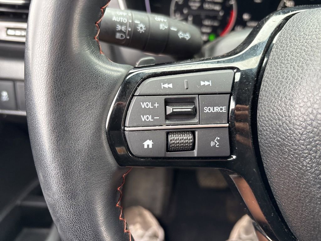 Used 2025 Honda Pilot Sport image 19