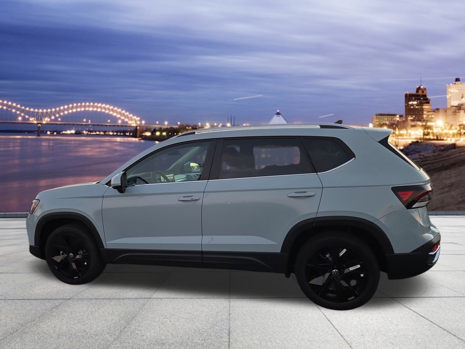 New 2026 Volkswagen Taos SE image 3