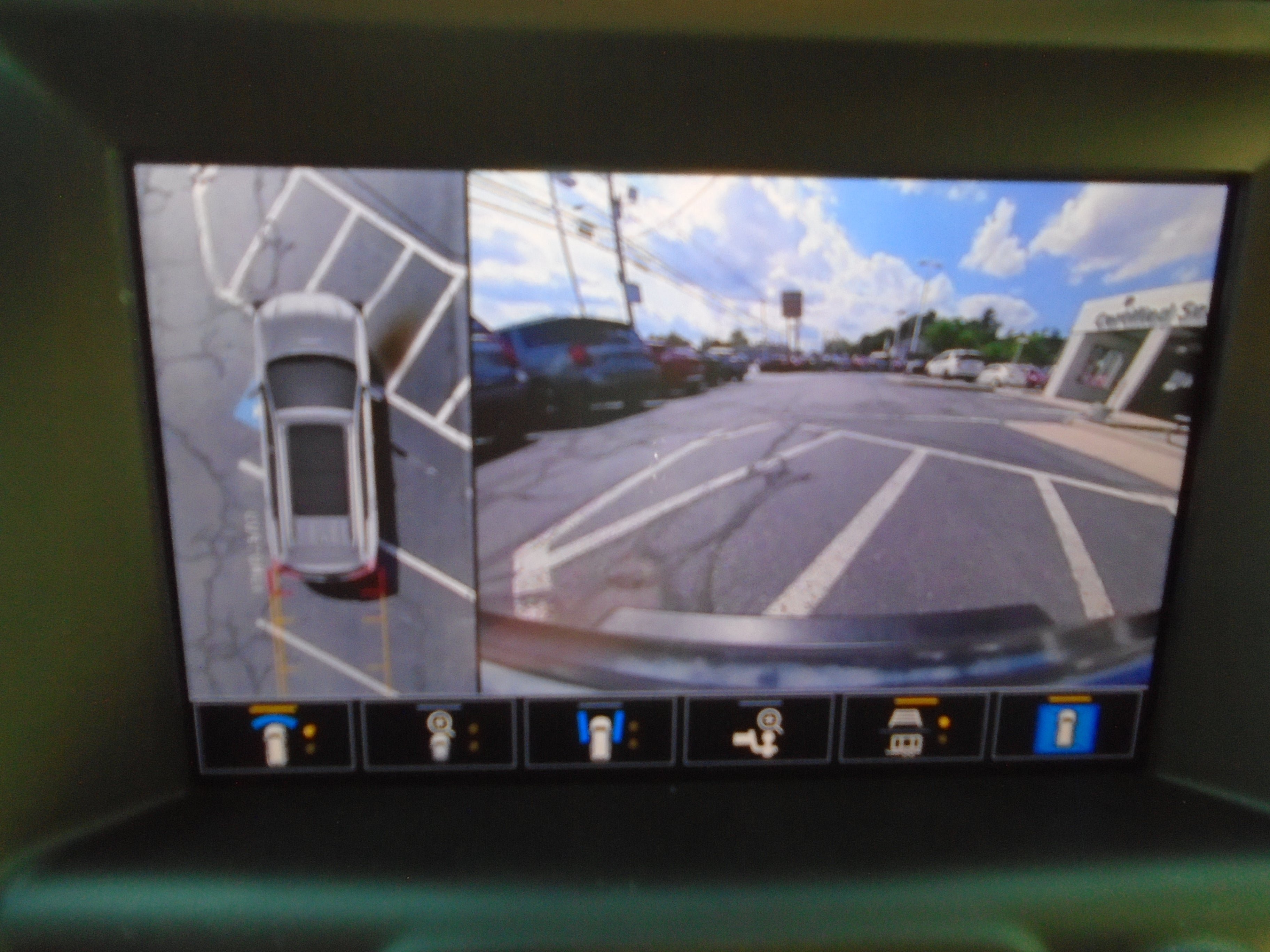 Certified 2024 GMC Terrain AT4 w/ Infotainment Package II AWD/4WD image 57