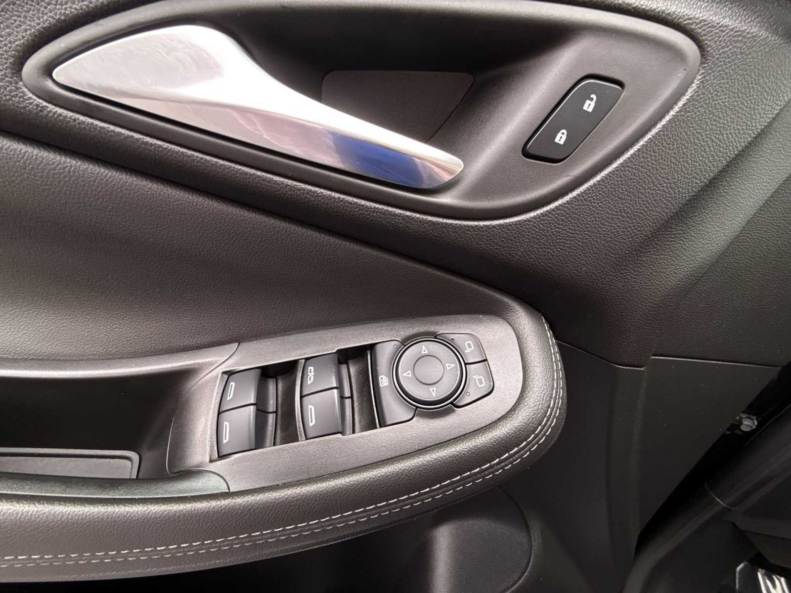 Used 2024 Buick Encore GX Sport Touring image 15