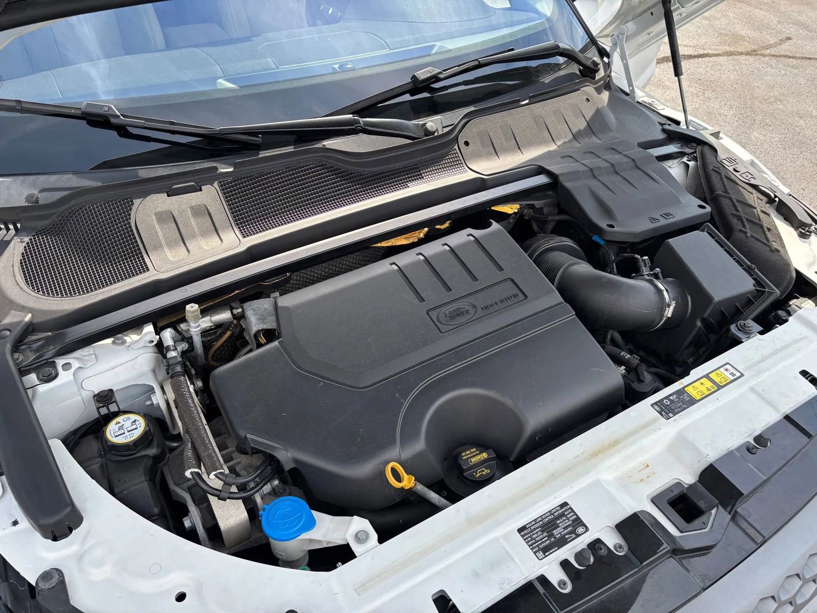 Used 2019 Land Rover Range Rover Evoque SE Premium image 40