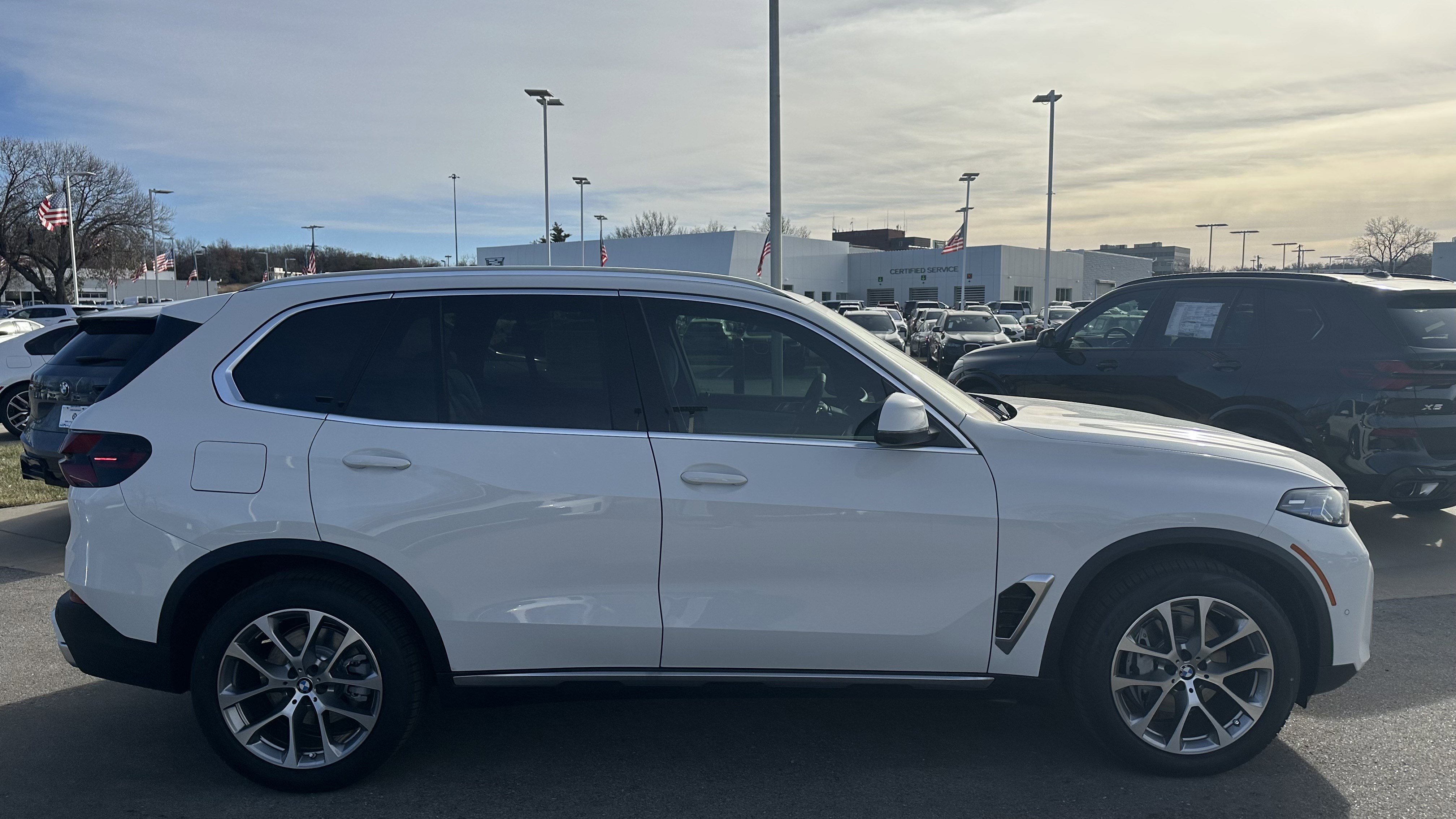 Used 2026 BMW X5 xDrive40i w/ Premium Package AWD/4WD image 11