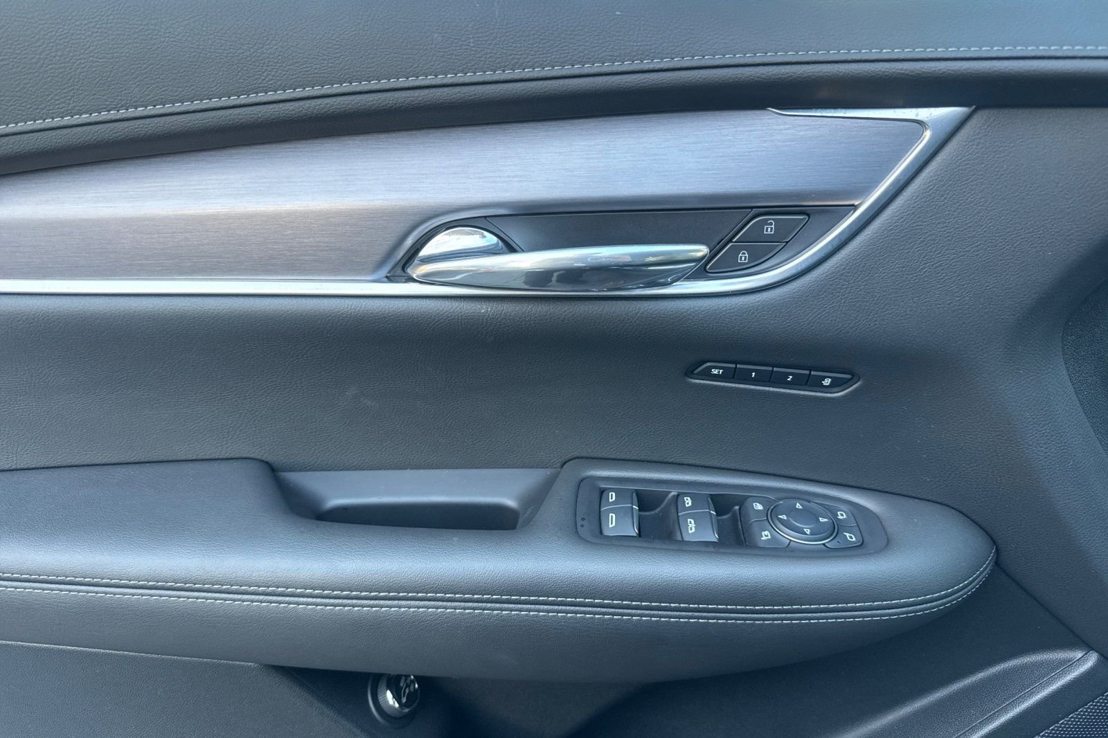 Used 2025 Cadillac XT6 Luxury image 10
