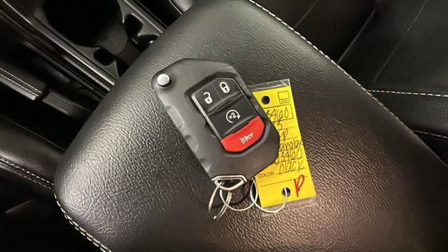 Used 2023 Jeep Wrangler Unlimited Sahara w/ Cold Weather Group AWD/4WD image 21