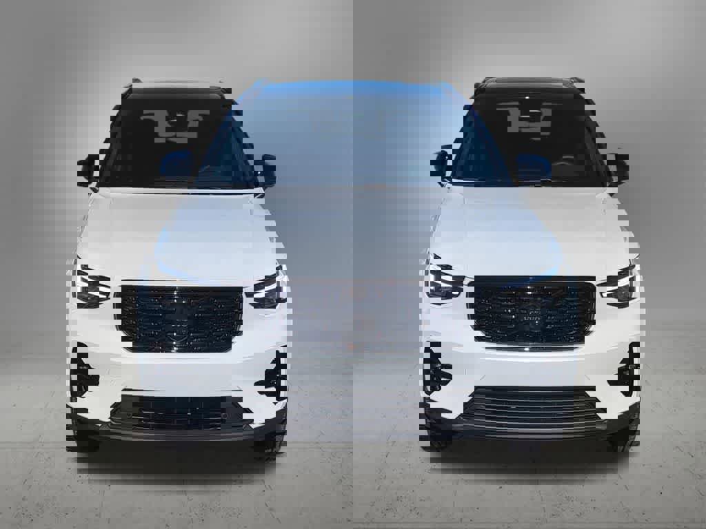 Used 2026 Volvo XC40 B5 Ultra w/ Climate Package image 9