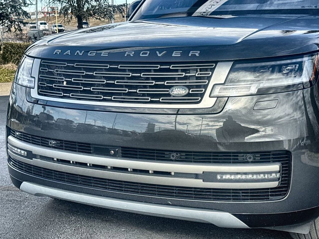 Certified 2023 Land Rover Range Rover SE image 9