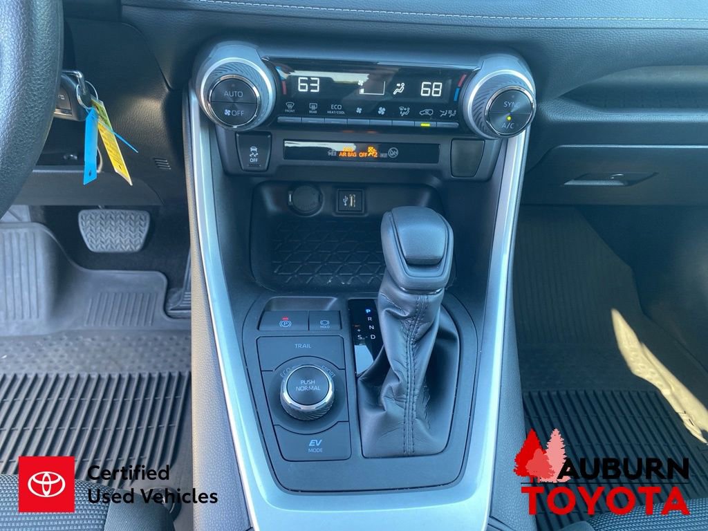 Certified 2024 Toyota RAV4 LE AWD/4WD image 38