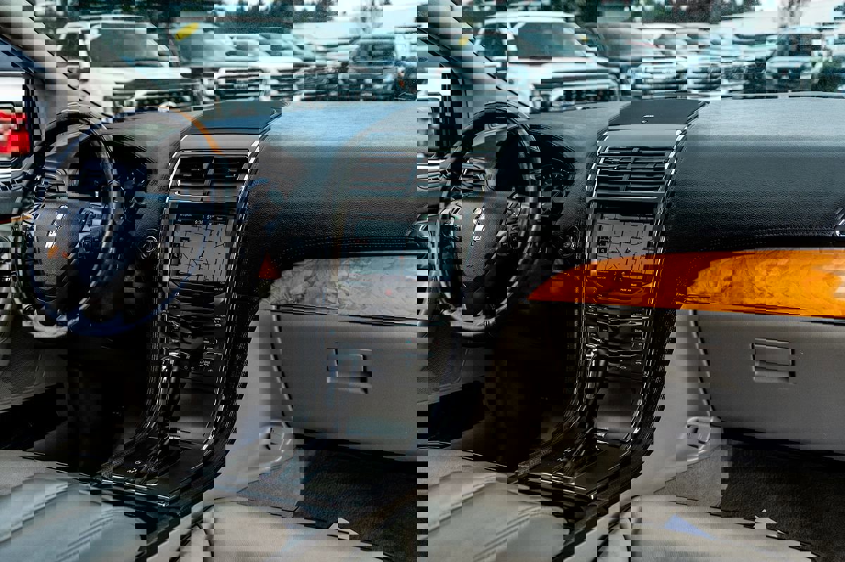 Used 2012 Lincoln MKX AWD image 38