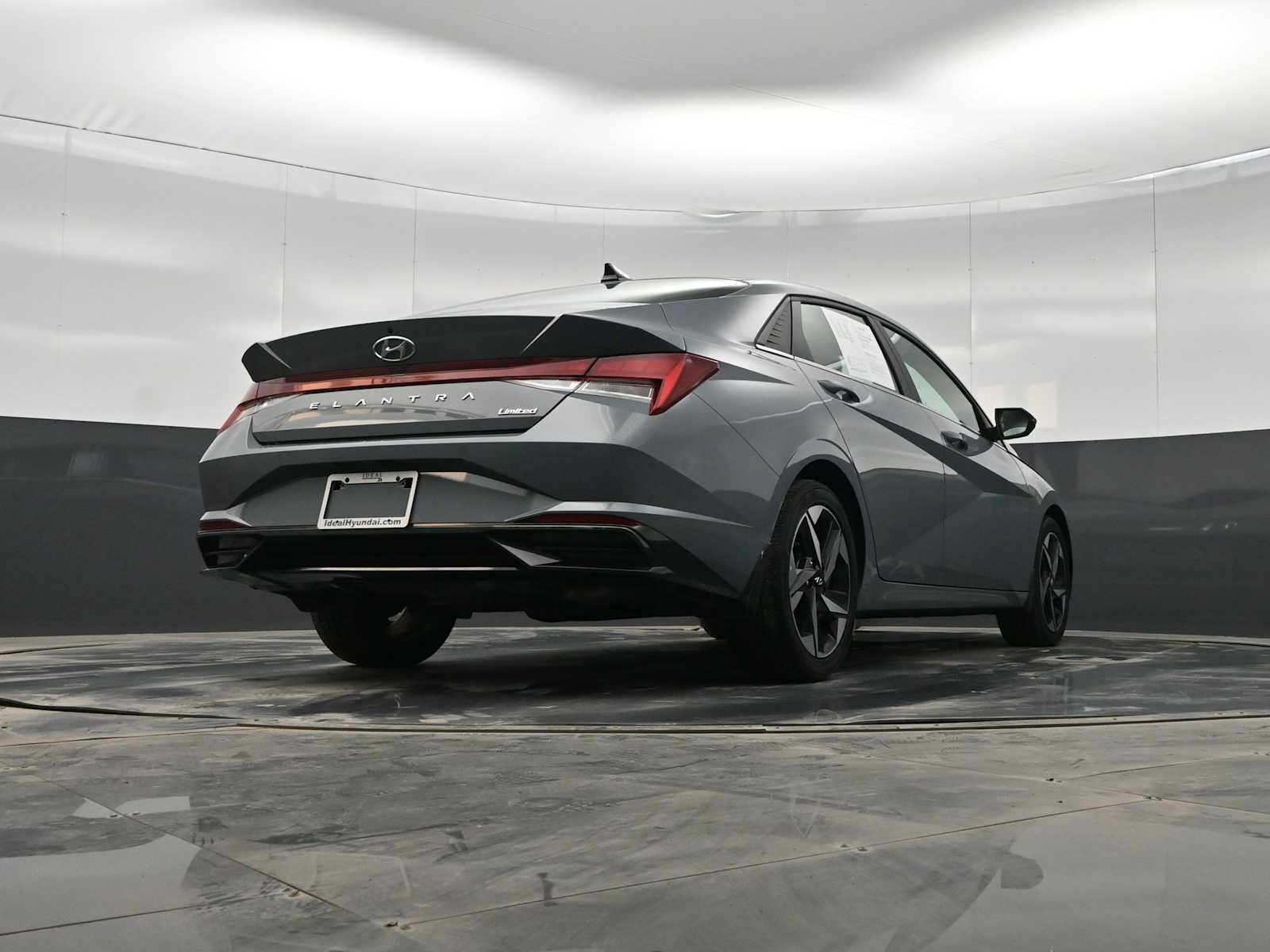 Used 2023 Hyundai Elantra Limited image 35