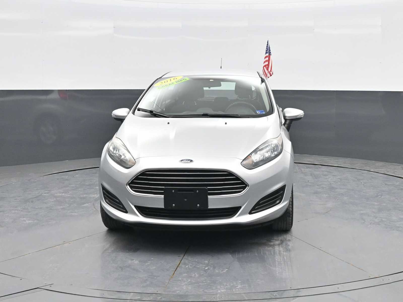 Used 2016 Ford Fiesta SE w/ Cold Weather Package FWD image 3