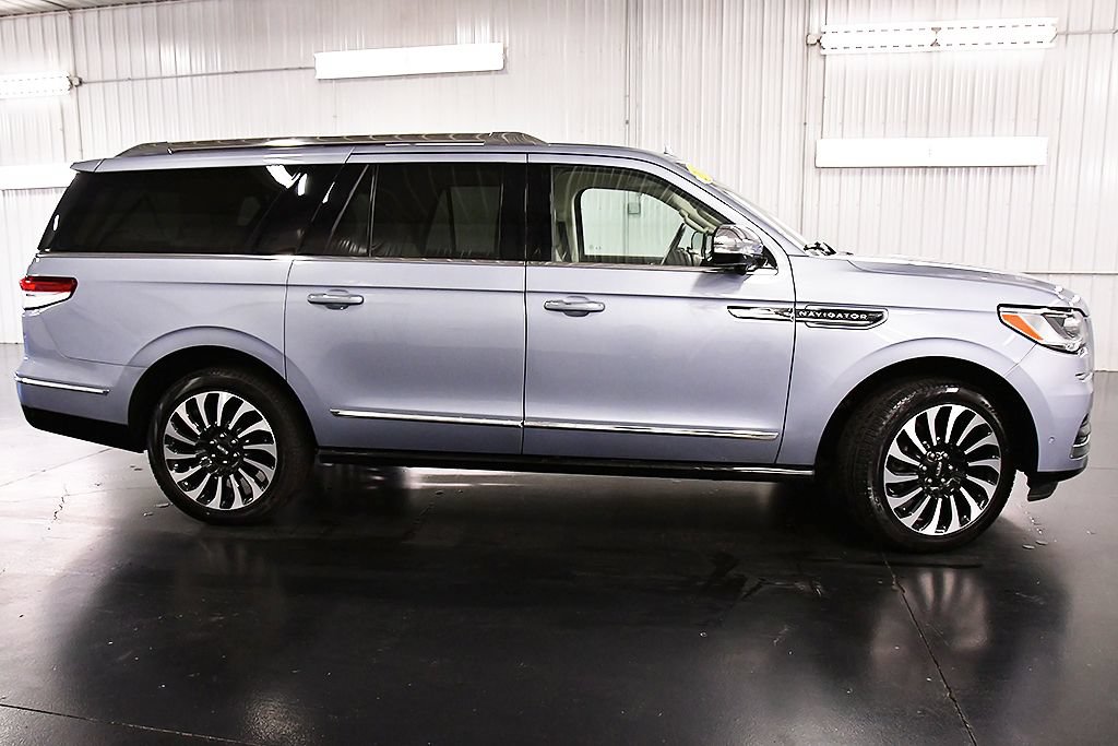 Used 2023 Lincoln Navigator L Black Label AWD/4WD image 8