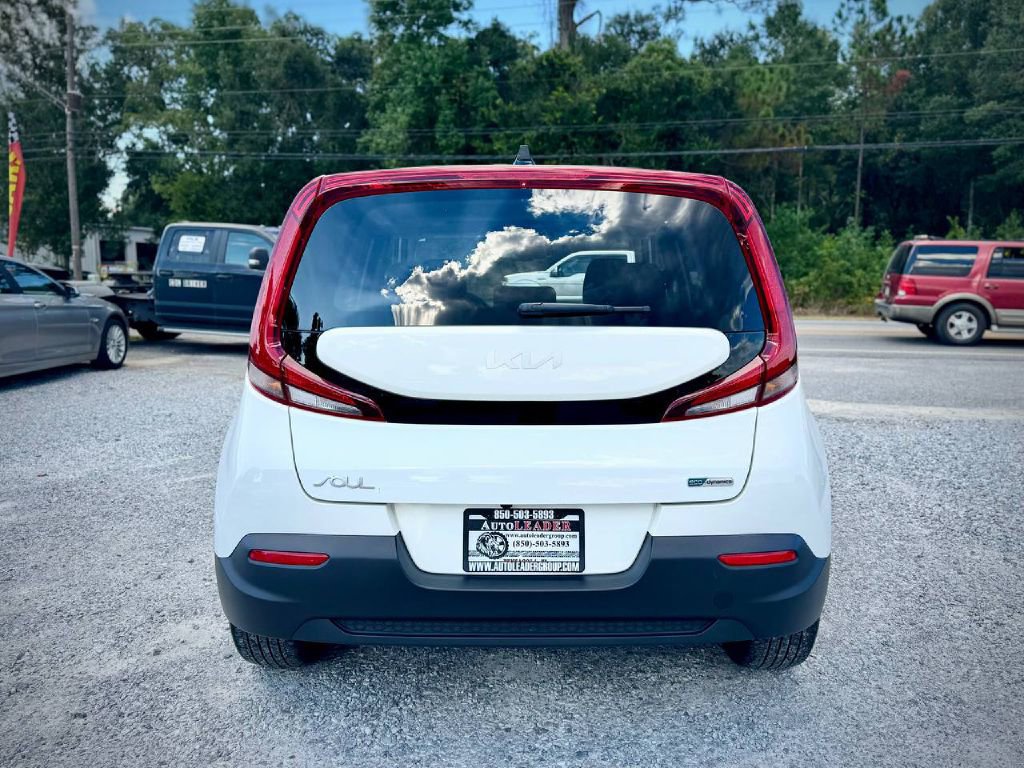 Used 2022 Kia Soul EX image 3