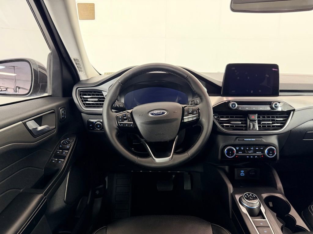 Used 2022 Ford Escape Titanium w/ Class II Trailer Tow Package AWD/4WD image 17