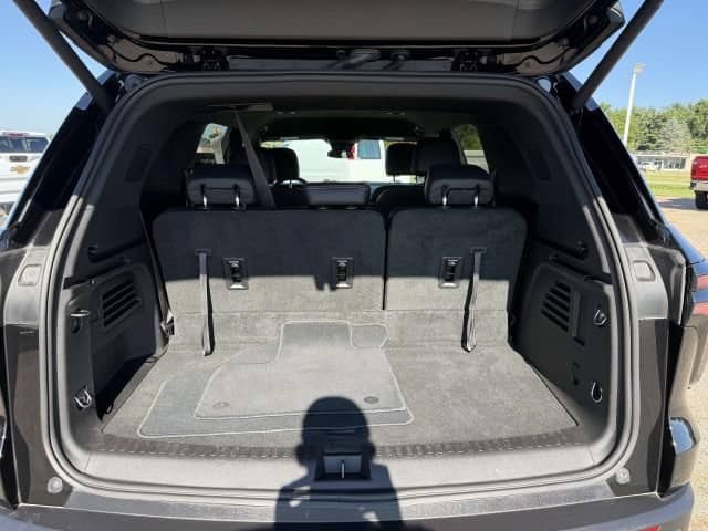 Used 2026 Chevrolet Traverse LT AWD/4WD image 8