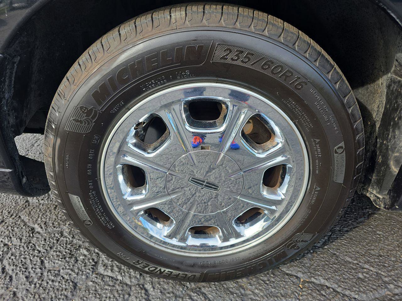 Used 1999 Lincoln Town Car Signature image 27