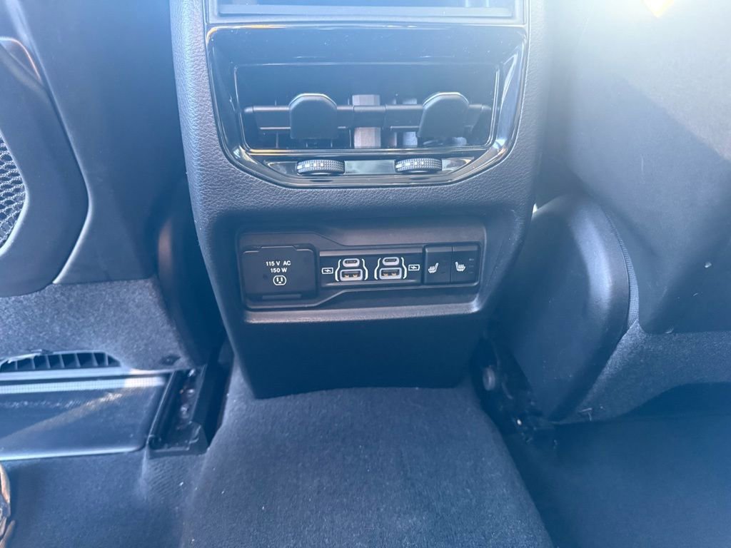 Used 2023 Jeep Grand Cherokee Limited image 28