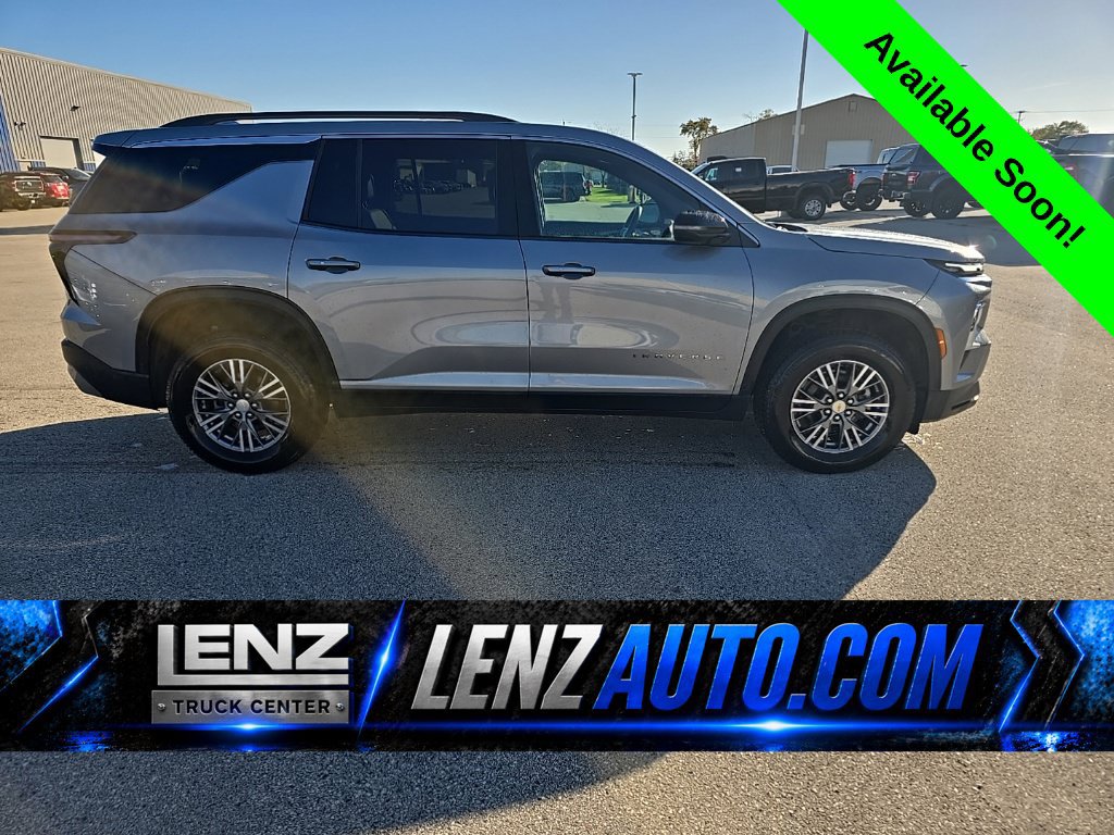 Used 2026 Chevrolet Traverse LT AWD/4WD image 1