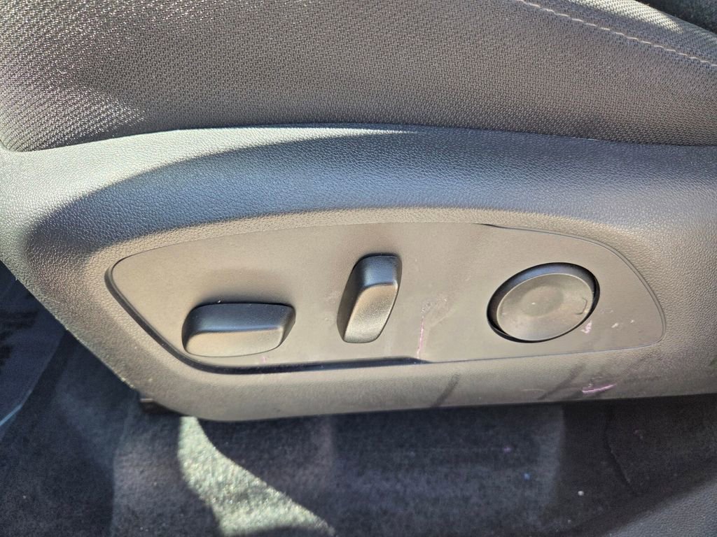 Certified 2025 GMC Acadia Elevation image 6