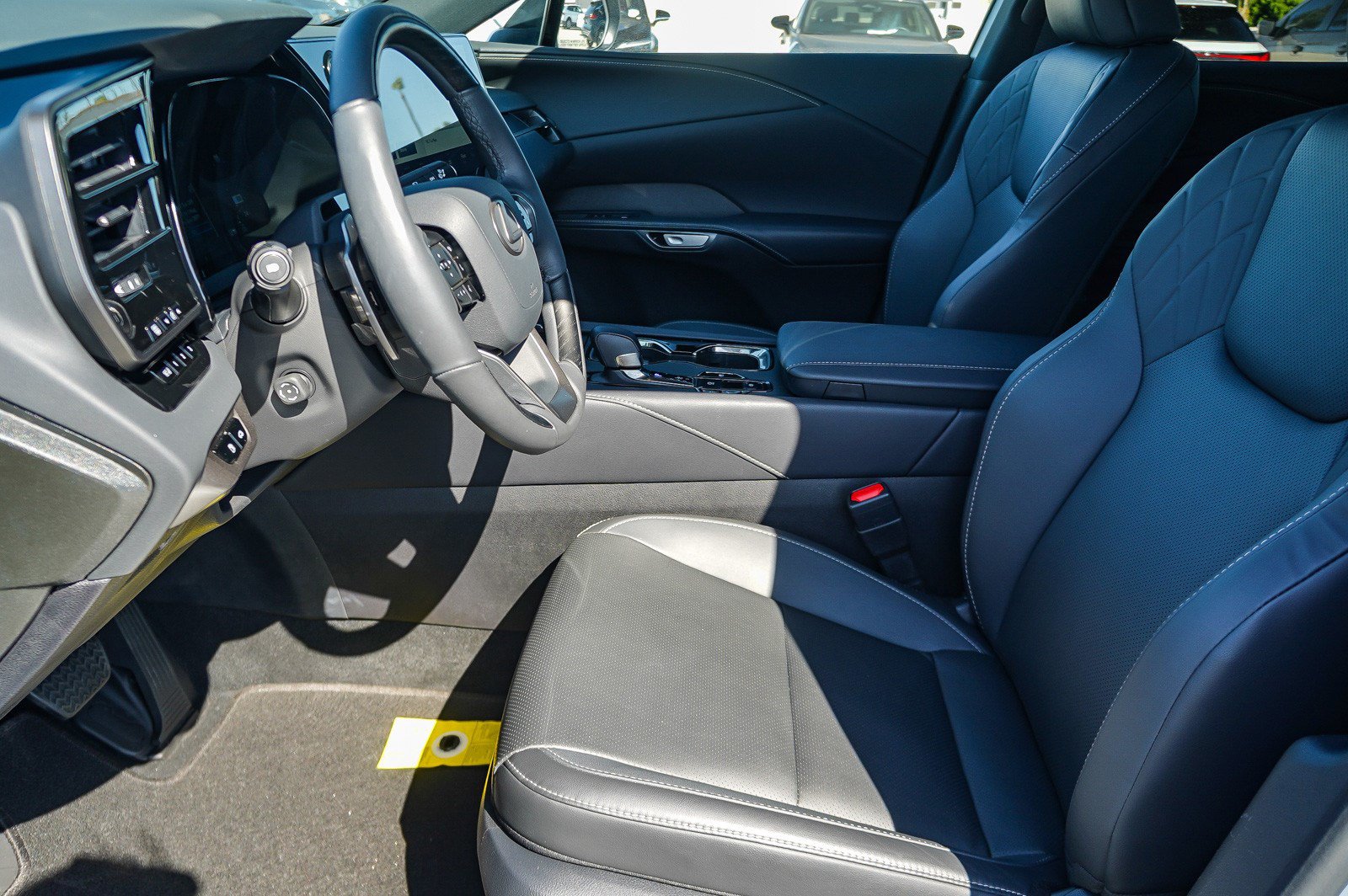 Used 2025 Lexus RX 350h w/ Convenience Package AWD/4WD image 21