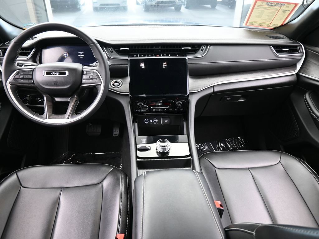 Used 2024 Jeep Grand Cherokee L Limited w/ Black Appearance Package image 37