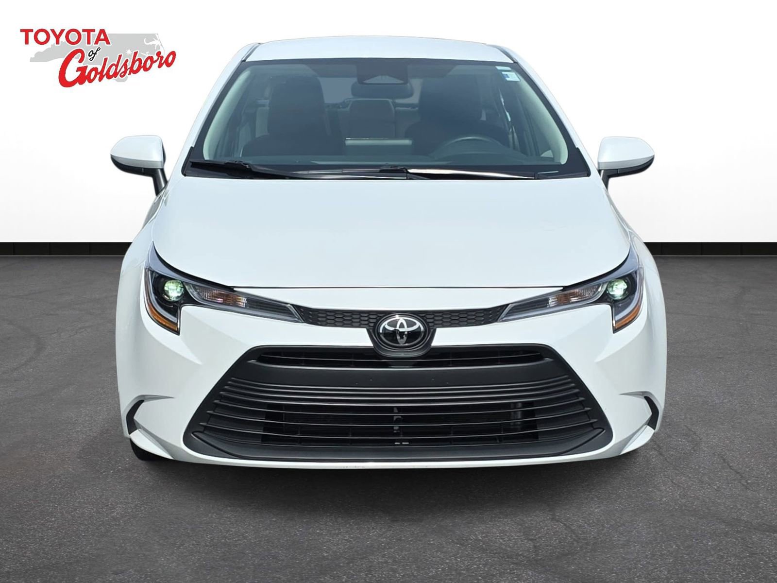 Used 2025 Toyota Corolla LE image 2