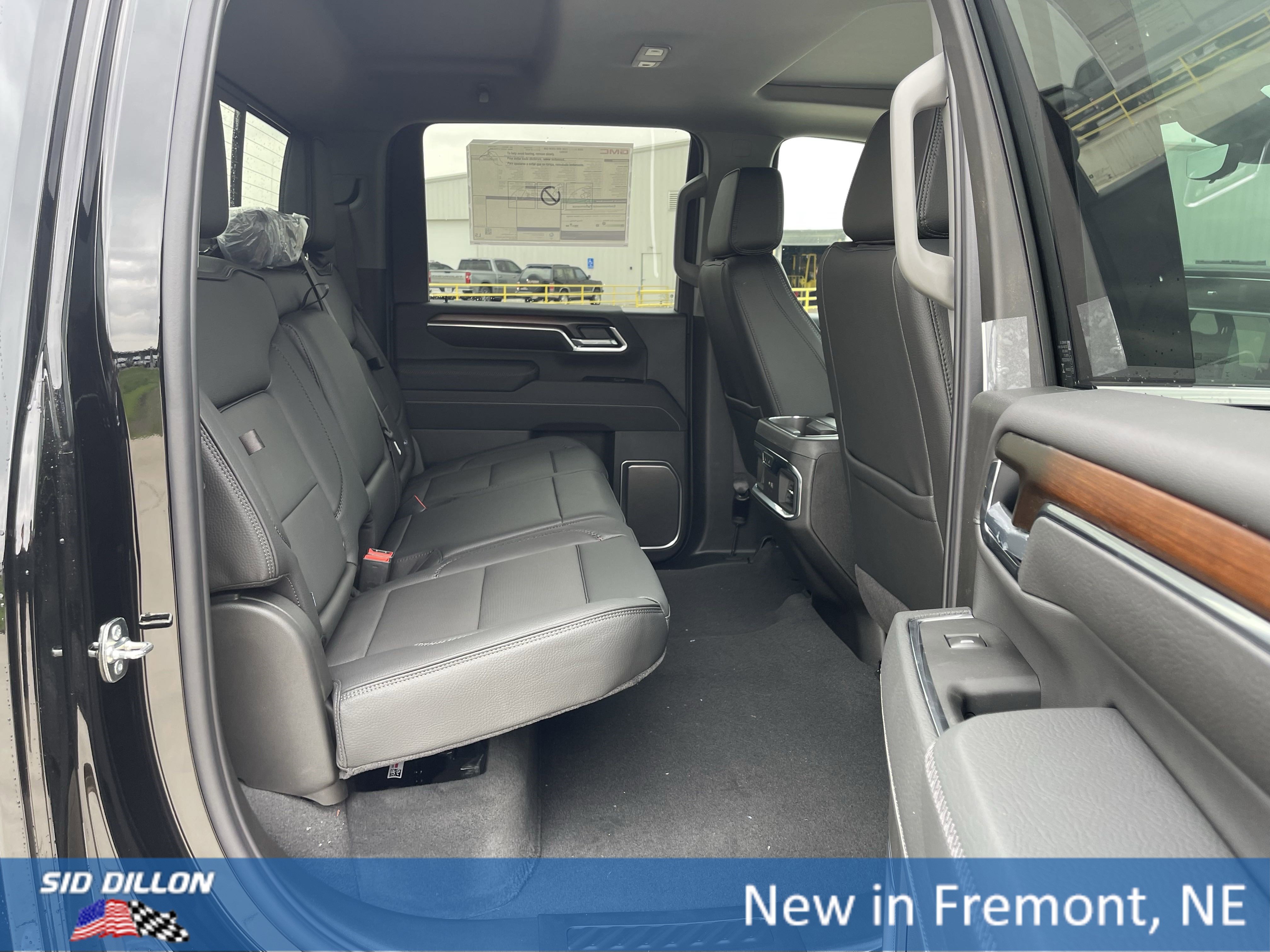 New 2025 GMC Sierra 2500 Denali w/ Denali Reserve Package image 12