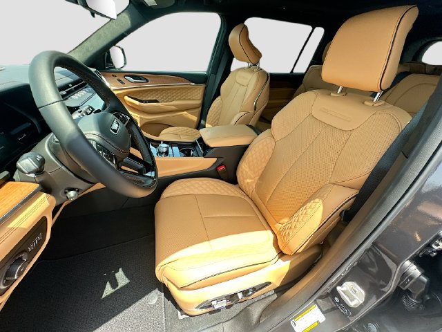New 2026 Jeep Grand Cherokee L Summit w/ Advanced Protech Group IV AWD/4WD image 22