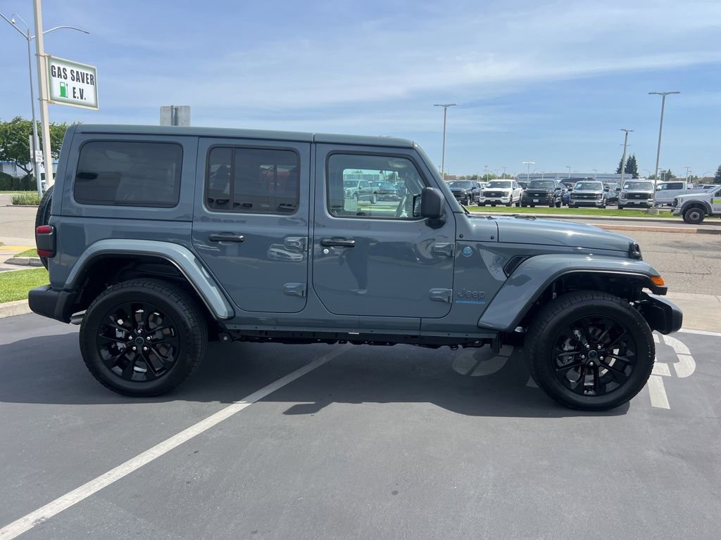 Used 2025 Jeep Wrangler Unlimited Sahara w/ Safety Group AWD/4WD image 15