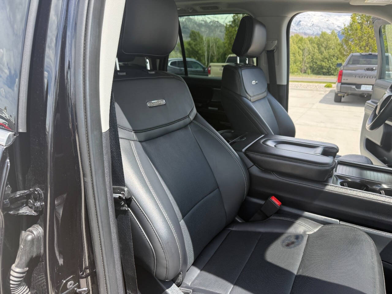 Used 2025 Ford Expedition Max Platinum AWD/4WD image 28
