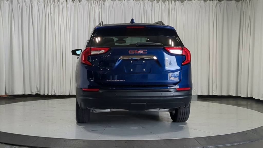 Used 2023 GMC Terrain SLE w/ Driver Convenience Package FWD image 9