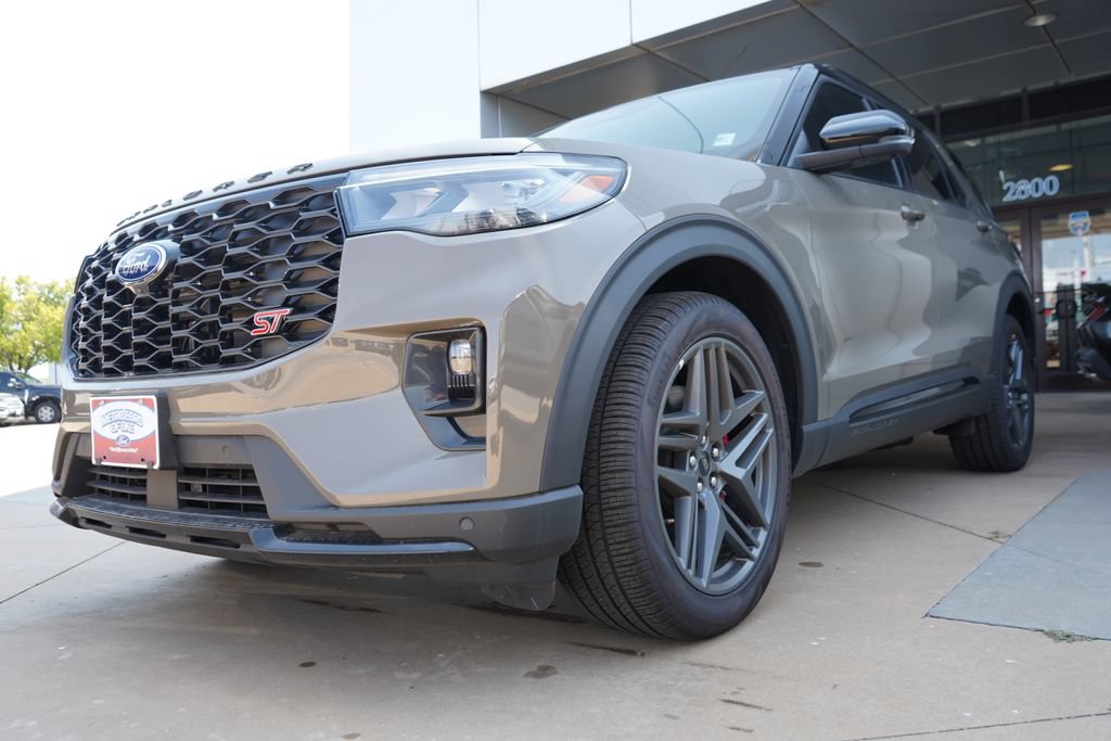 New 2026 Ford Explorer ST AWD/4WD image 4