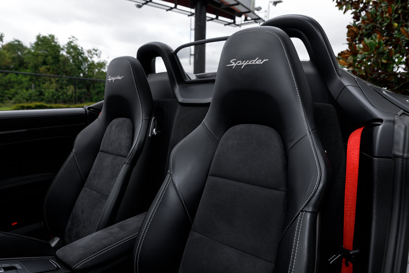 Used 2016 Porsche Boxster Spyder RWD image 34