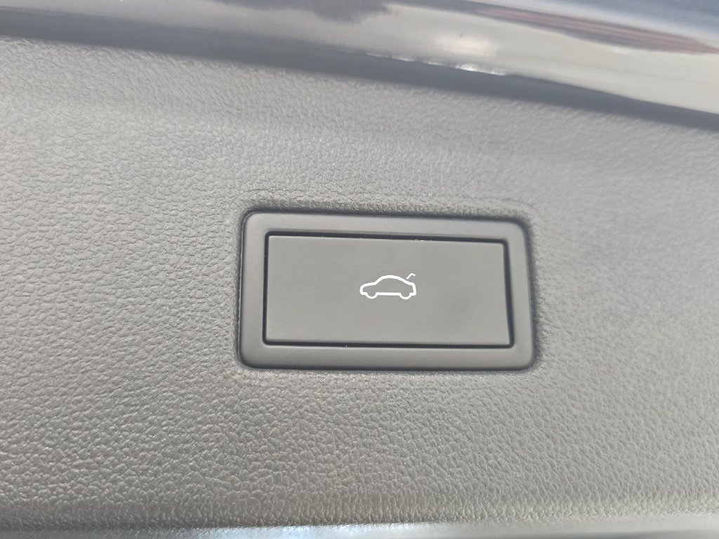 Used 2024 Volkswagen Tiguan SE FWD image 32