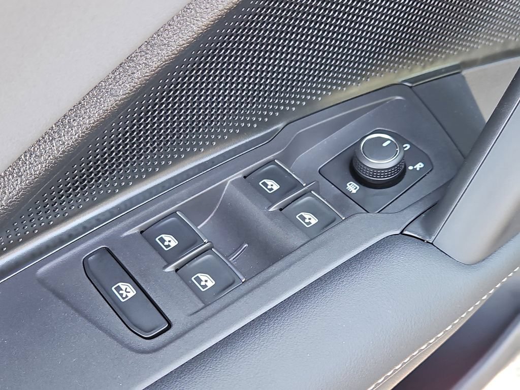 Certified 2026 Volkswagen Tiguan SE R-Line AWD/4WD image 27