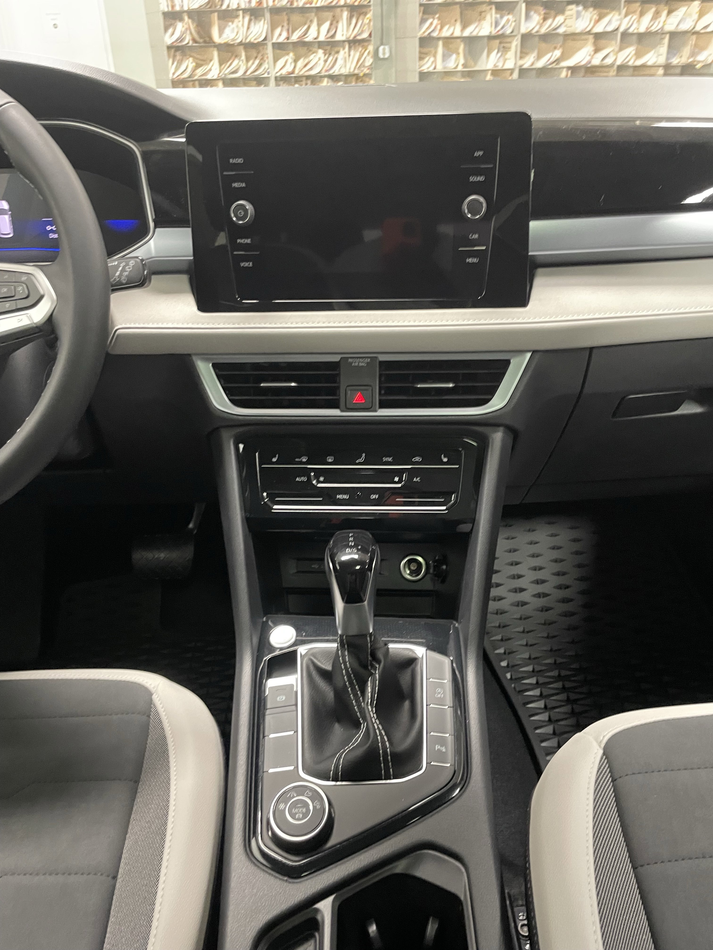 New 2025 Volkswagen Taos SE image 13