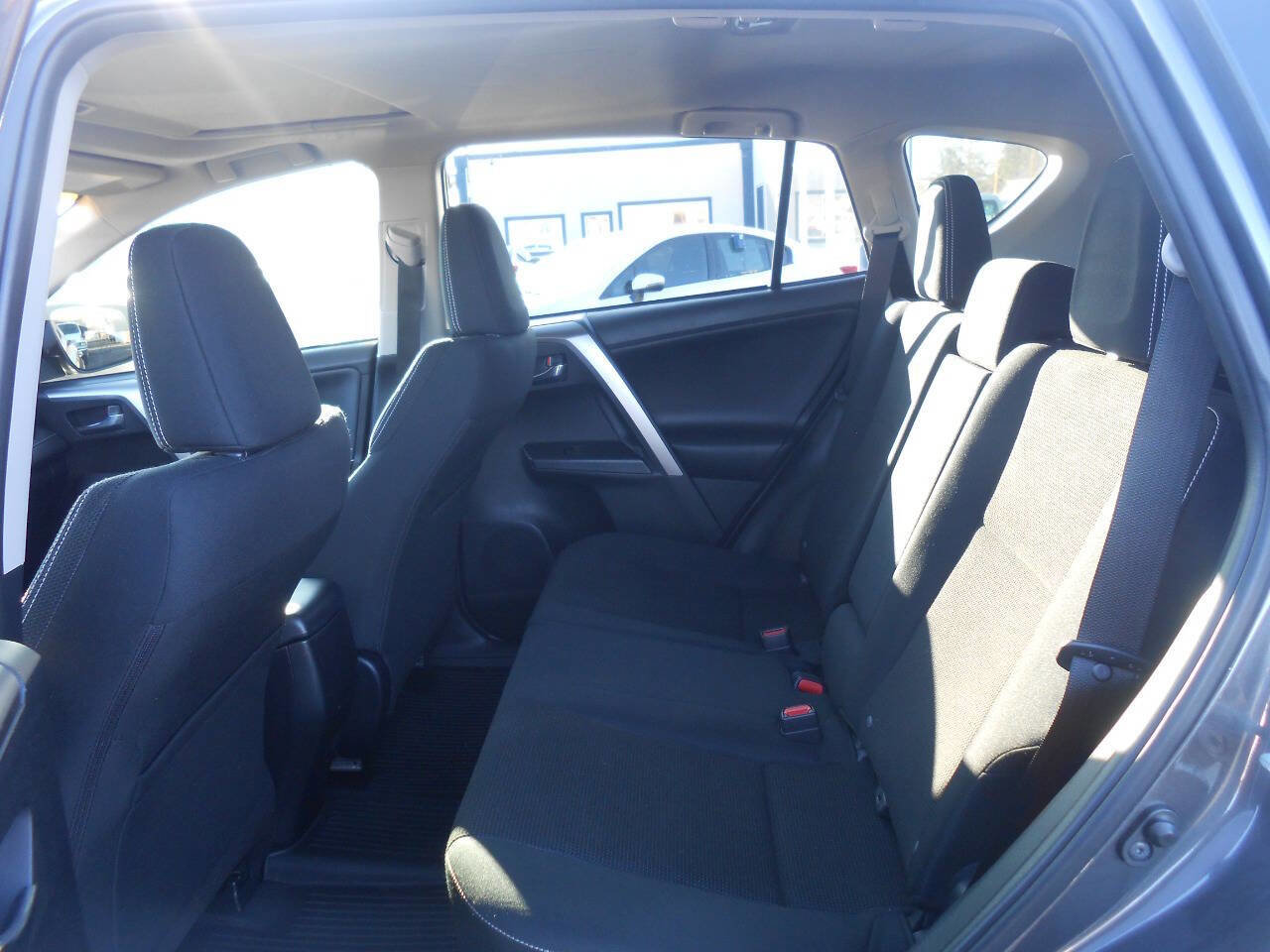 Used 2017 Toyota RAV4 XLE w/ Carpet Mat Package image 11