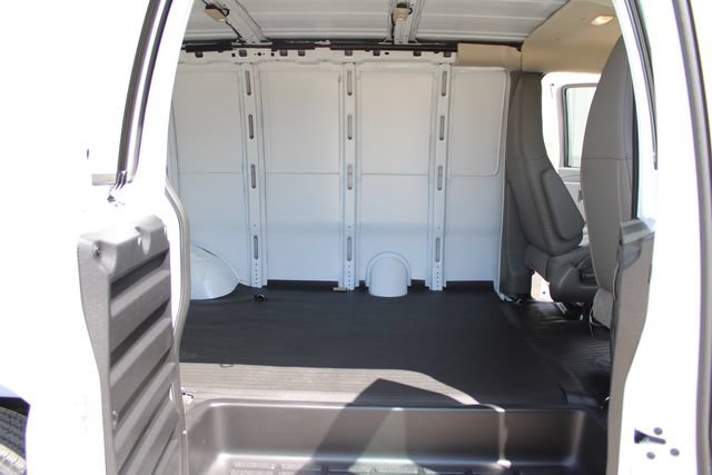 New 2026 GMC Savana 2500 w/ Driver Convenience Package RWD image 17